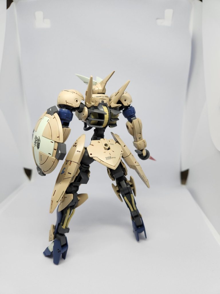 塗装以外の作業は出張先での事もあって、プラチップはランナータグから！スジボリは分かりにくいですが、いろんな組み合わせでC面を敢えて増やしたりしました！