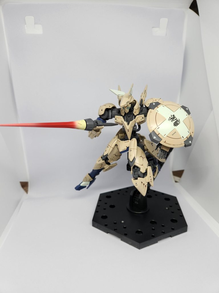 塗装は鉄血の最終回のダインスレイブ隊のグレイズを参考にしました！ダインスレイブ隊の周辺の護衛機と脳内妄想で作りましたが自分ではうまく出来たと思っています！