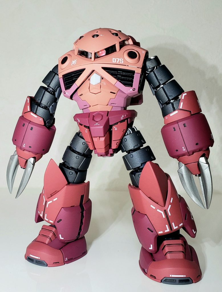 塗装レシピメインカラーはMSシャアピンクとMSシャアレッドをそのまま使用。ピンク部分はレッド+ホワイトにミディアムブルーを少量混ぜて調色。薄目の赤はMSシャアレッドにMSシャアピンクを混ぜてオレンジ少量で調色。関節は黒鉄色にグリーンを少量。アイアンネイルは余った上記色にシルバーを追加。アドバンスドMSジョイントは水性ホビーカラーの赤鉄色を使用。リアリスティックデカールではなく水転写デカールを使用。トップコートも水性艶消しを使用してます。