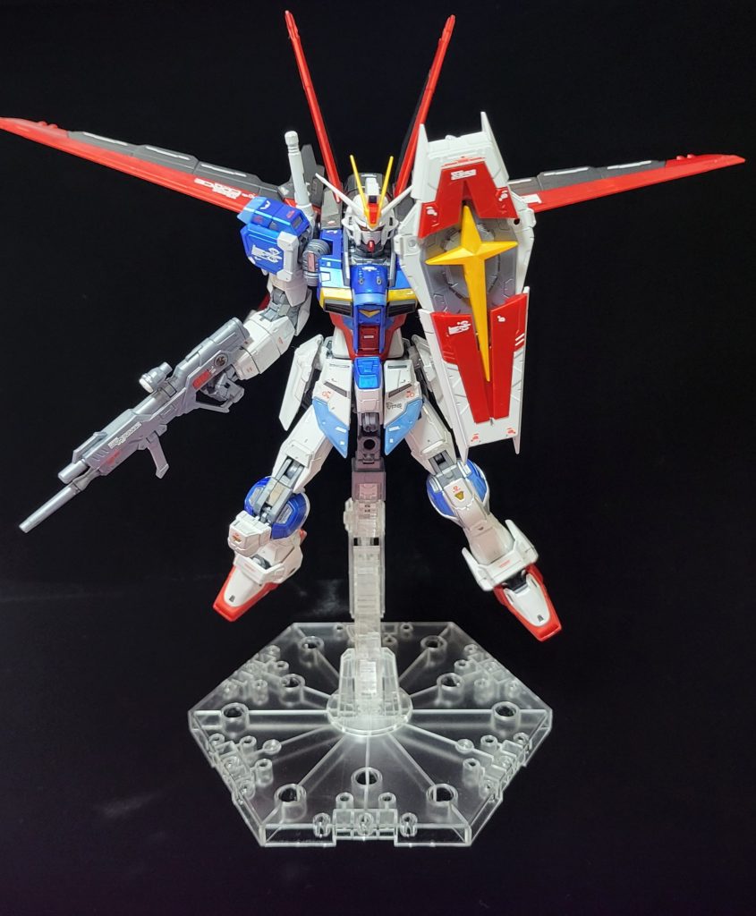 全体図フォースシルエットが大きく迫力ありますね各種保持力バッチリな機体です。