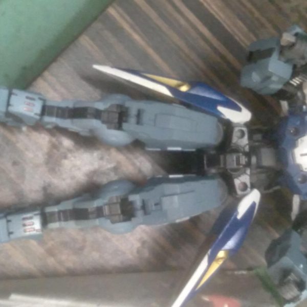 I was able to correct my mistake on this Portanova custom. I repainted the knee armor and upper thigh armor. I also added some black grey on the inside of the legs to take the attention away from where I messed up. I'm happy with the results now, haha（2枚目）