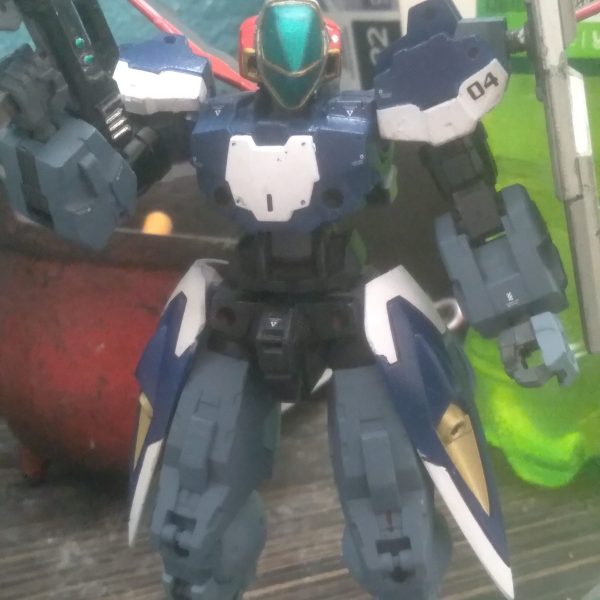 I was able to correct my mistake on this Portanova custom. I repainted the knee armor and upper thigh armor. I also added some black grey on the inside of the legs to take the attention away from where I messed up. I'm happy with the results now, haha（1枚目）