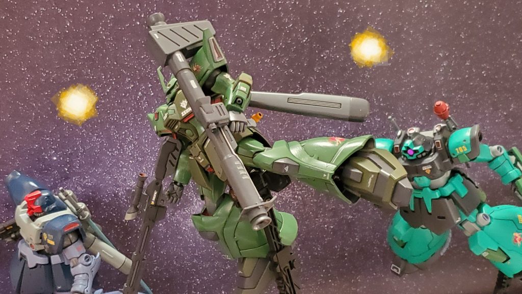 そして、ガトー少佐が観艦式の強襲に成功～🎊ソロモン海は、まばゆい輝きに包まれ『星の屑🌟作戦』第一段階が終了…👍️✨キリー・ギャレット少佐は残存する部隊を集結し戦闘宙域を離脱する💨デラーズフリートは『星の屑🌟作戦』第二段階へと移行する……✨しかし、Fairy Heart隊はその戦闘で恐るべき機体と出会うのであった……💫以上、私の妄想イメージによるキリー・ギャレット少佐のゲルググJフルウェポン、およびエマァ・ダイス少尉のプロトタイプ リック・ドムIIの活躍でした～😊🎶