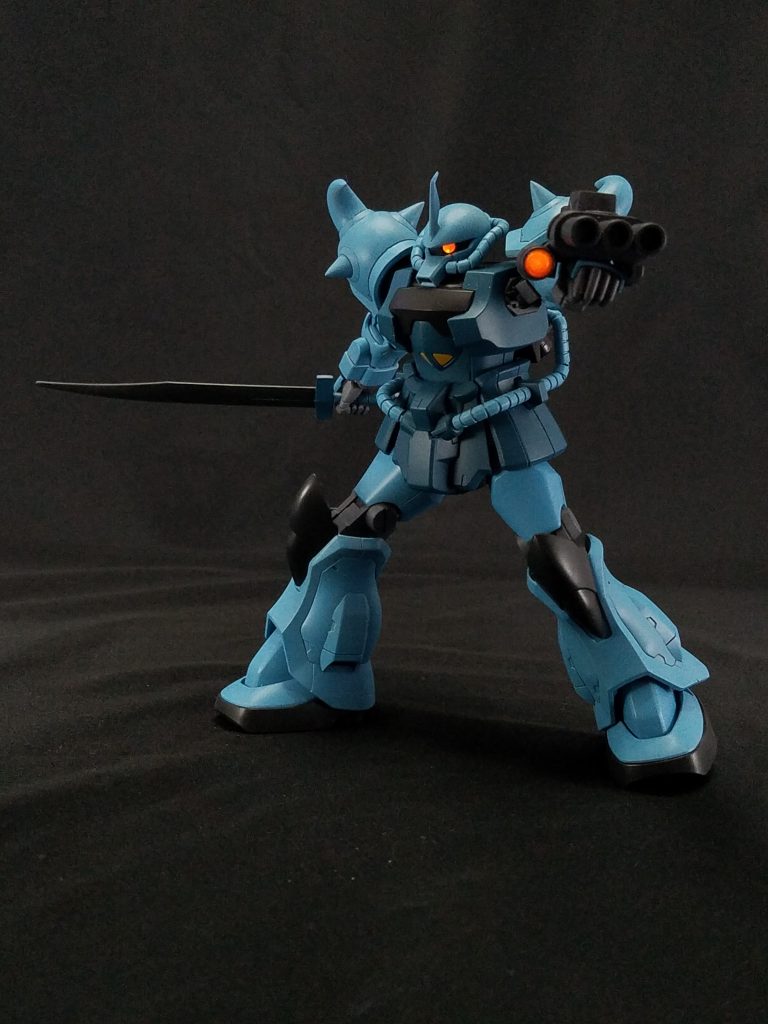 旧HGの箱絵風。モノアイとセンサーはHアイズにしているので、UVライトで光ります。モノアイは2.5ミリ、センサーは4.0ミリを使用。