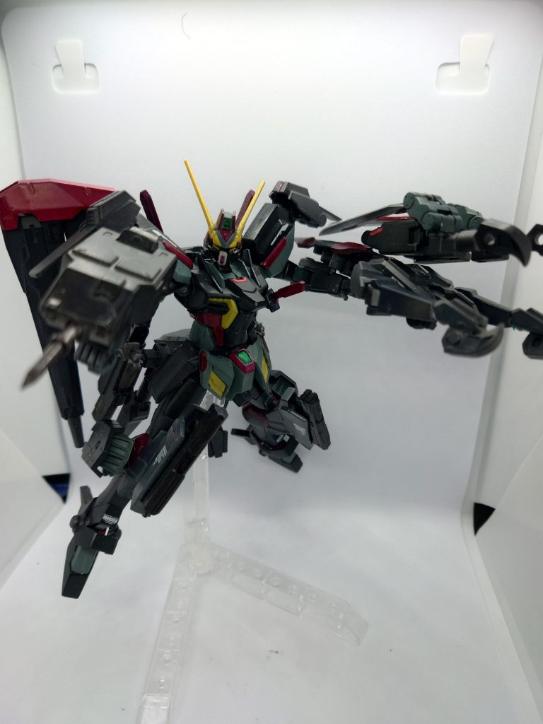 Ver.3「ヴァイブロファング」&Ver.4「シールドバンカー」 左腕のシールドにユニットを合体させた、4本のクローによる高い攻撃力を持たせた武装と、シールドと内蔵したパイルバンカーの二つの機能を持った攻防一体の武装。