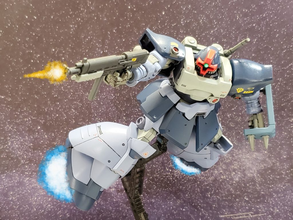 ガトー少佐の護衛を務めるカリウス軍曹らのリック・ドムII(ツヴァイ)は、デラーズフリートの主戦力となるMS✨一年戦争末期の機体ではあるが、歴戦パイロットたちの運用により旧式とは思えない戦果を挙げていく~🤩🎵