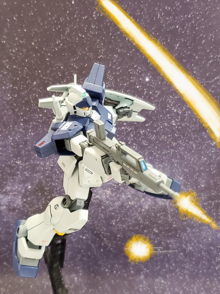 戦闘宙域にグレイファントム隊の最新鋭のジム・カスタム部隊が到着👍✨ジム・カスタムはオーガスタ研究所でNT-1アレックスをベースに量産化されたハイスペックなエースパイロット向けの機体である😎✨この時期、ジム・カスタムはグレイファントムをはじめ、アルビオン、その他いくつかの部隊に配備されている🎵