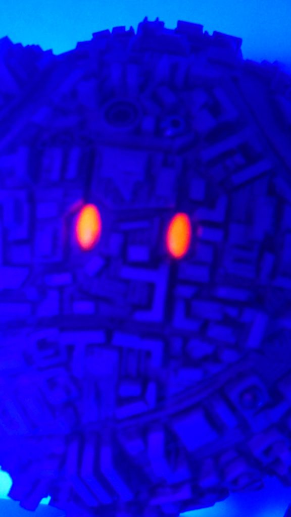 ブラックライトで。