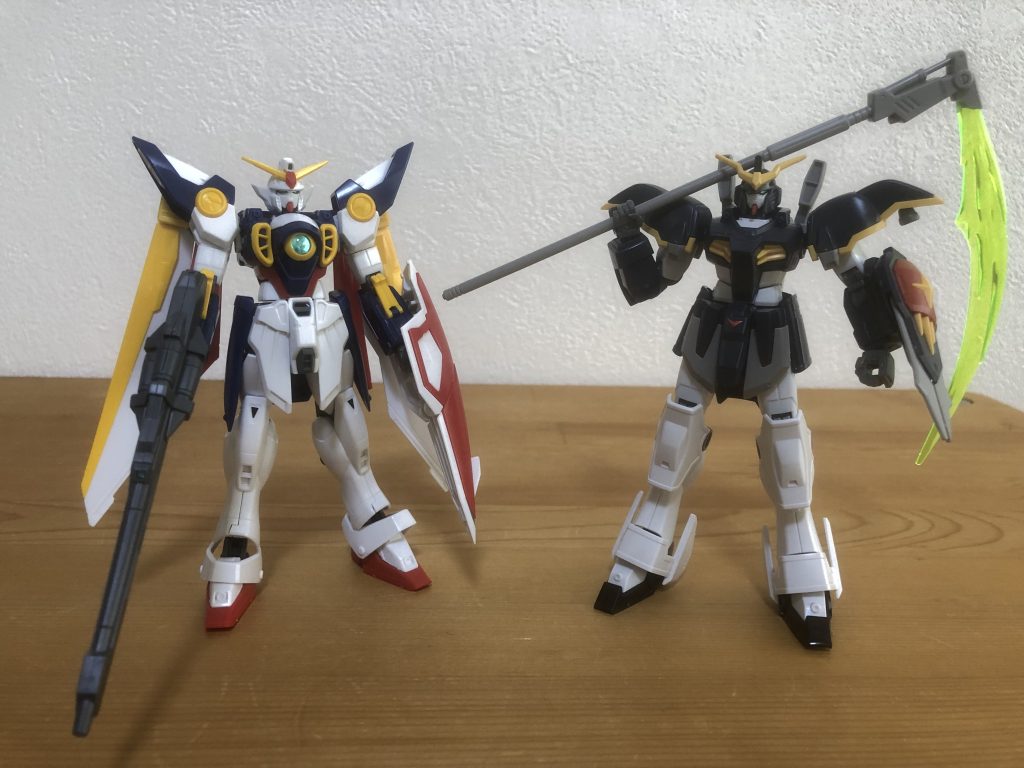 ウイングガンダムと一緒に。この並びを見ると序盤のシュールな展開が思い出されて不思議と笑いが込み上げてきたりもしますが。