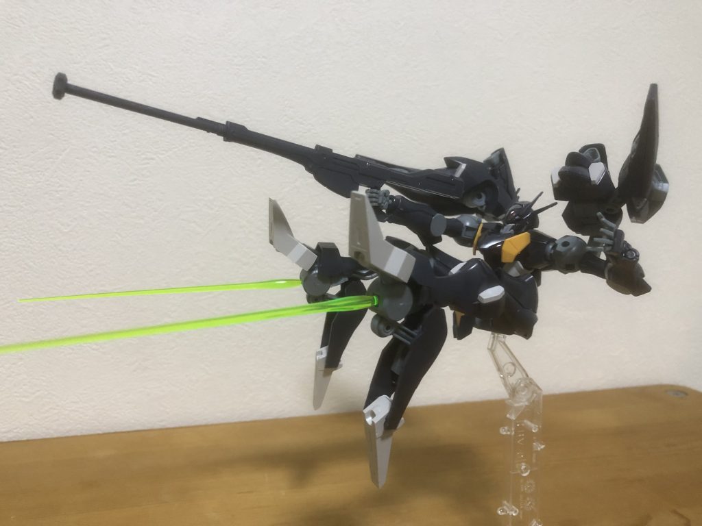 まさかの場所からビーム発射。