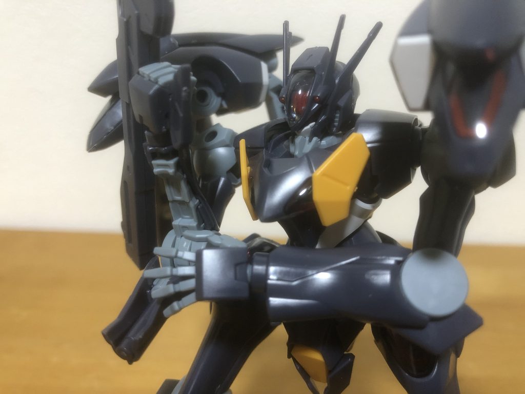 いざ抜刀。ここ開いてビームサーベル出てくるの好きです。