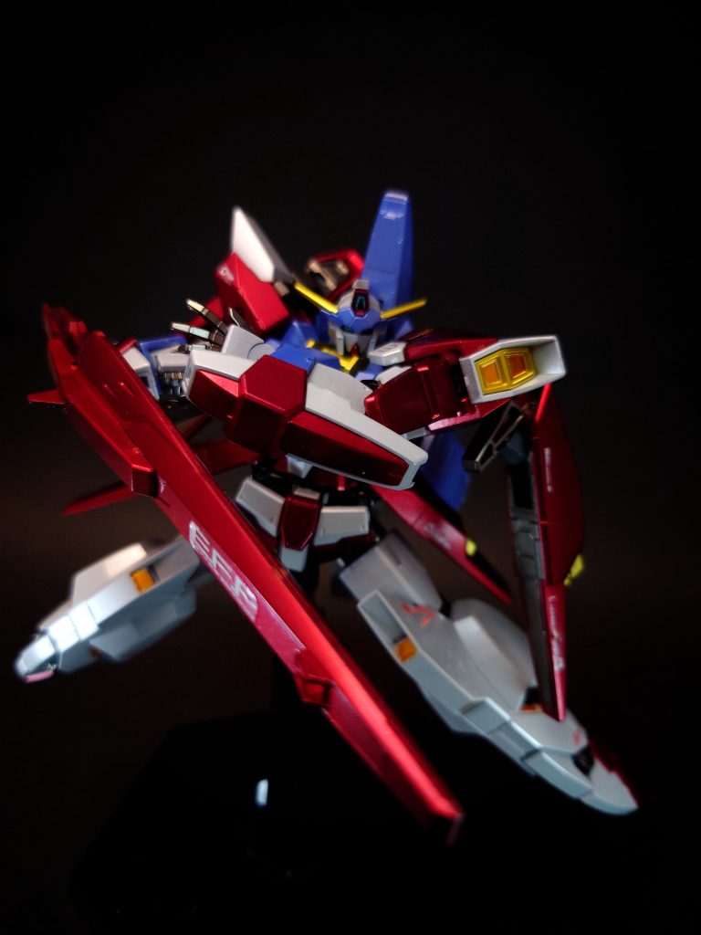 その他 ワイヤーダナジンの腕部に内蔵されていた物。相手の鹵獲等に使用される。射出後は先端部が網のように展開される。キオはこれを使ってダナジン1機の動きを止め、その間に撃破している。格闘素手で殴りつけたり、蹴りを食らわせる等して敵機を攻撃する。セカンドムーン脱出時に取り押さえようとしてきたバクトやガフラン等を退けた。