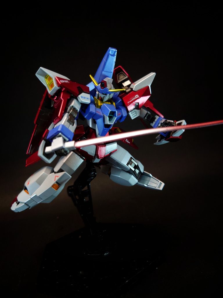 ショートシールド両前腕部に固定装備されている小型シールド。ノーマルよりもさらに小型化されている。シグマシスロングキャノン装備時にはシールドの上から装備される形となるため、シールドとしては機能しない。