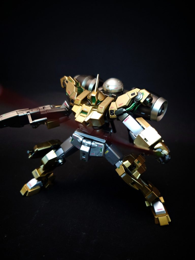 フレキシブルスラスター脚部側面に装着されるブースターユニット。デミバーディングの物はビームサーベルのラックも兼ねる。