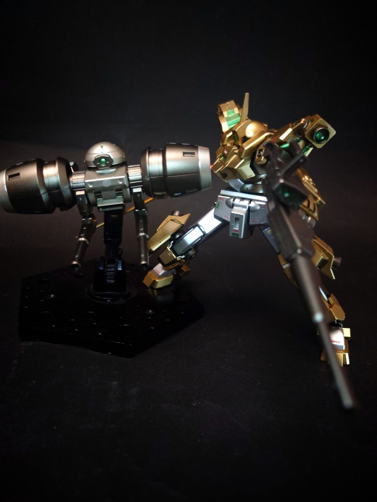 バオリパックフライトユニットとしての機能を備えたデミバーディング専用の背面装備。特筆すべきは本体との分離機能を有している点にあり、バオリパック単独での運用が可能となっている