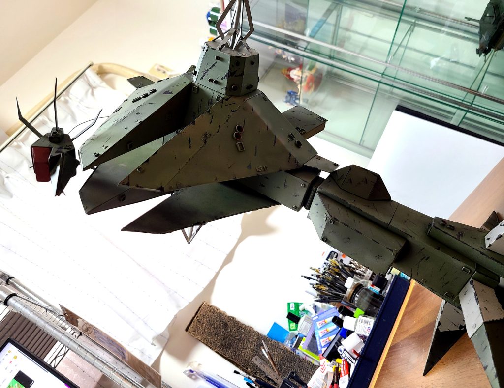 1本足の鳥のような独特なフォルムが特徴です。