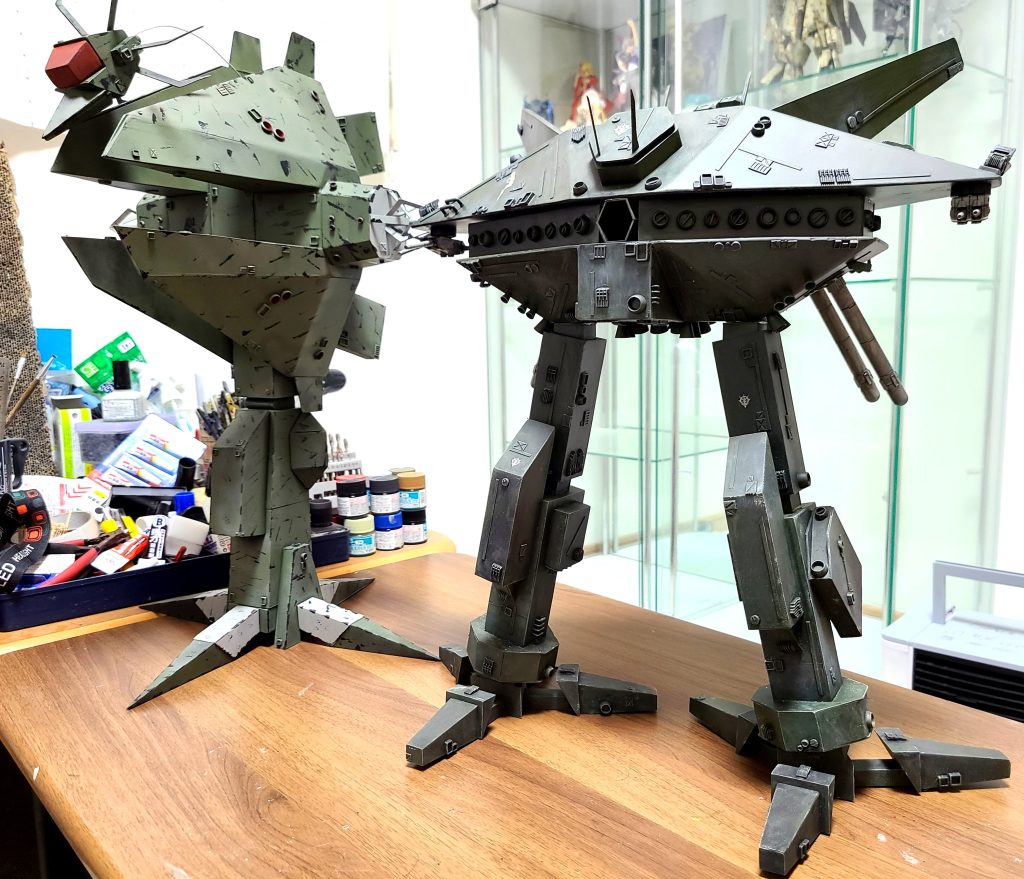 以前スクラッチした1/144ビグザムと並べて。