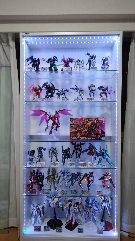 一つ前のクシャトリヤキャンディ塗装の投稿でもあけたんですが、JAJANの棚を買いました!LEDがすごくいい感じです!