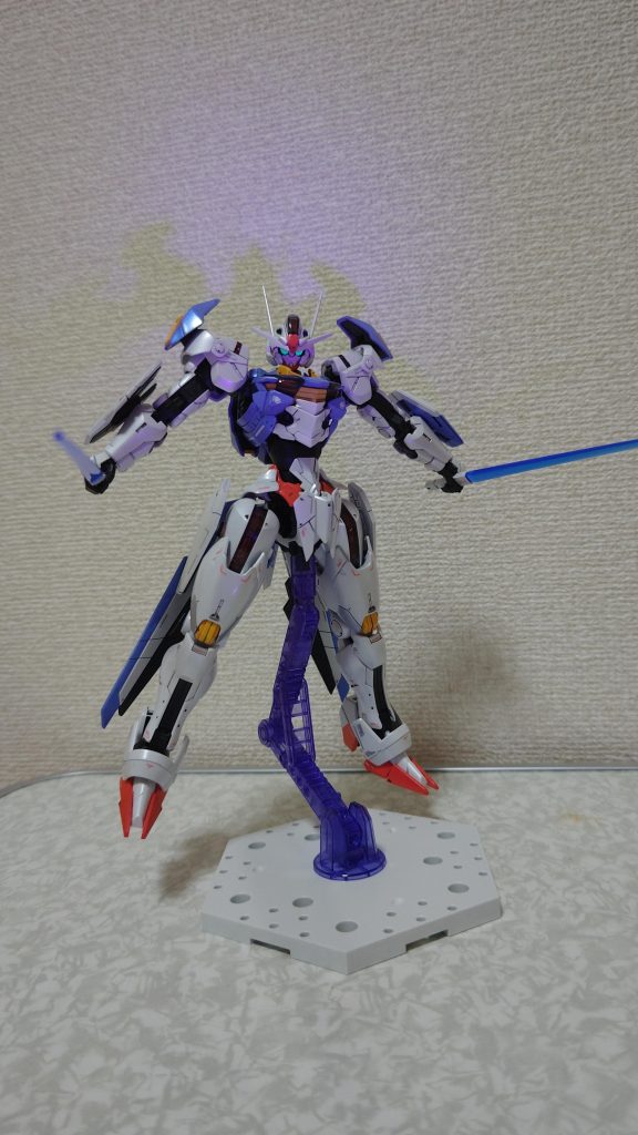 ガンビット装備サーベル二刀流。ガンビットって盾も良いけど、装備してもカッコいいので2セット欲しい