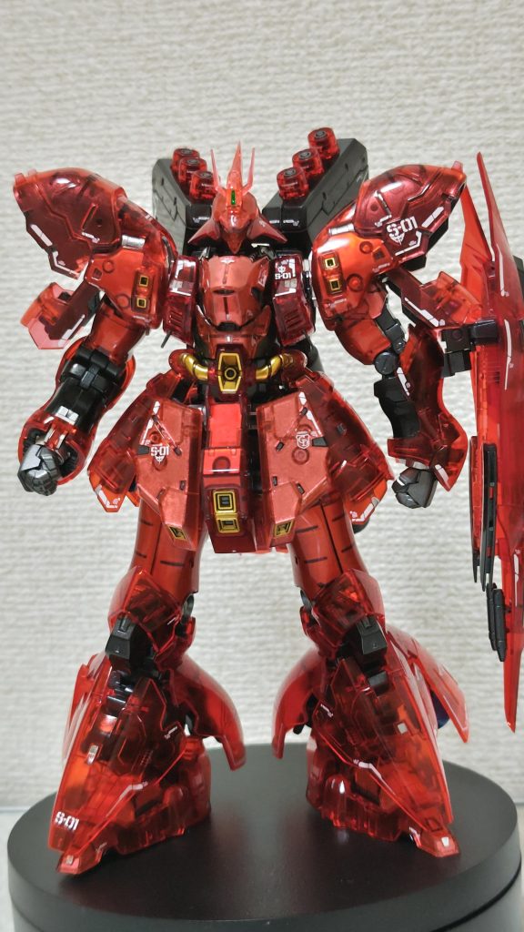 立ち絵一部裏側をシルバー塗装し、クリアーキット特有の輪郭のボヤけを解消させました。一部にしたのはRGの内部フレームを見せたかったからです。FSSのツァラトゥストラも参考にしました。