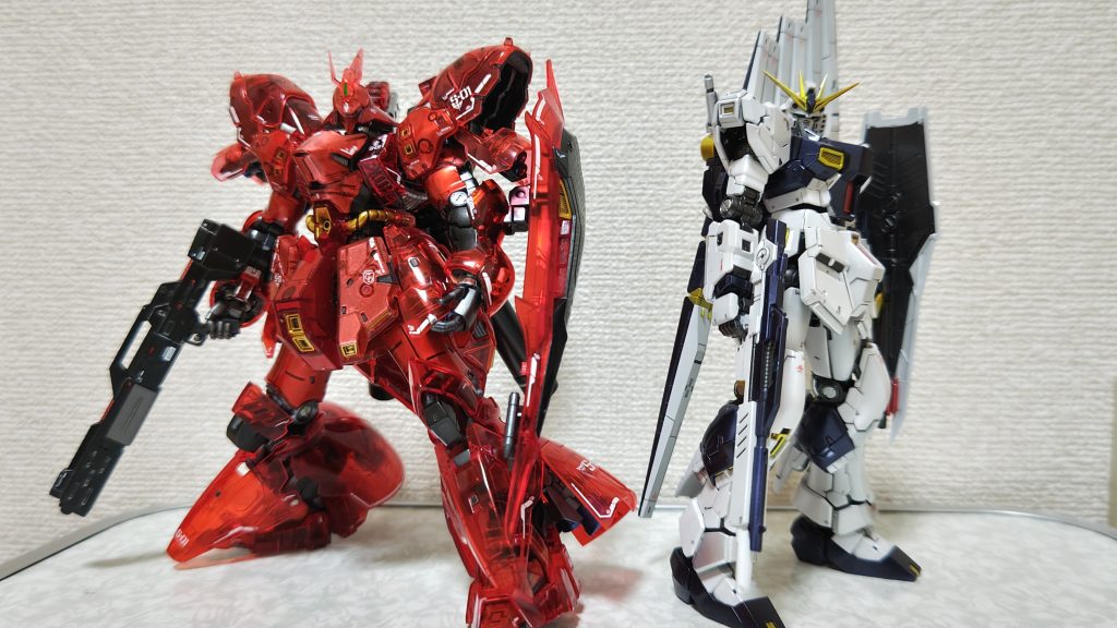 昔作ったRGニュー(メタリック塗装)とようやく並べられました