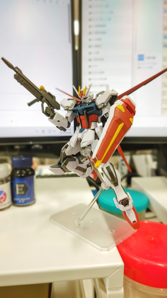 しばらく会社のデスクに塗装後、置いてたんですが、デカールが貼りたくなって回収してきました！