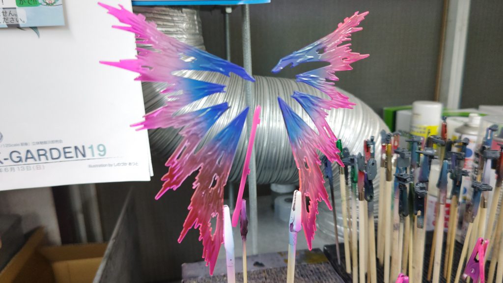 光の翼はグラデーションで塗装