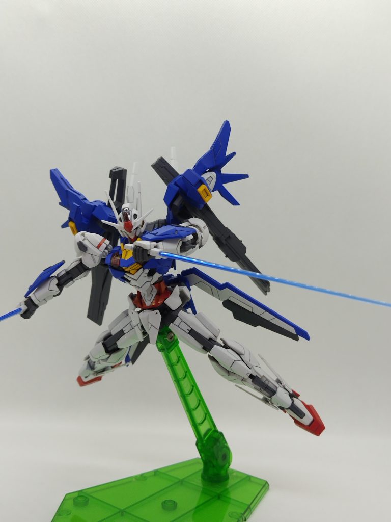 ビームサーベルの構えです。劇中のフリーダムガンダムの構えに似せました。