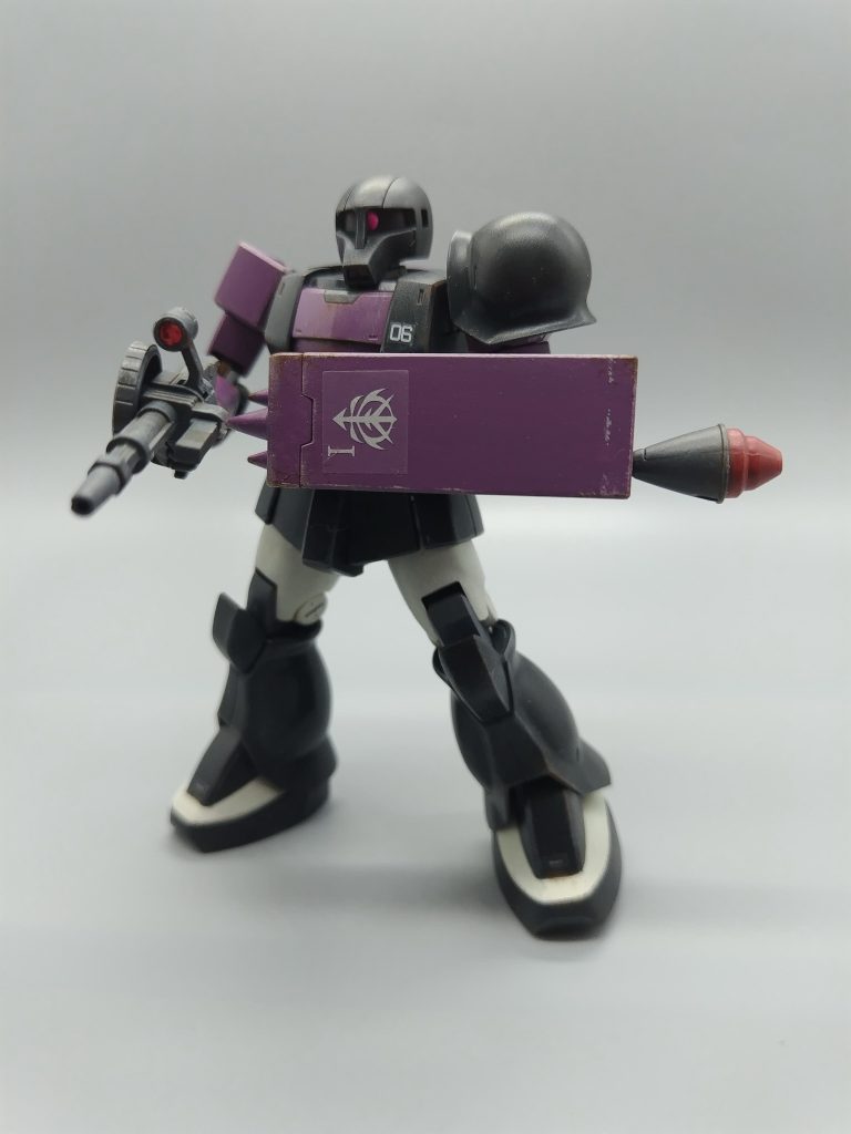 本体はシンプルなつくりながら武器類は豊富でよいですね。微妙な動きの足首が懐かしかったです。