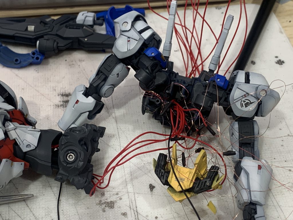 配線をとりあえず繋げた所。ちゃんと収まるか不安で夜しか眠れなかった。