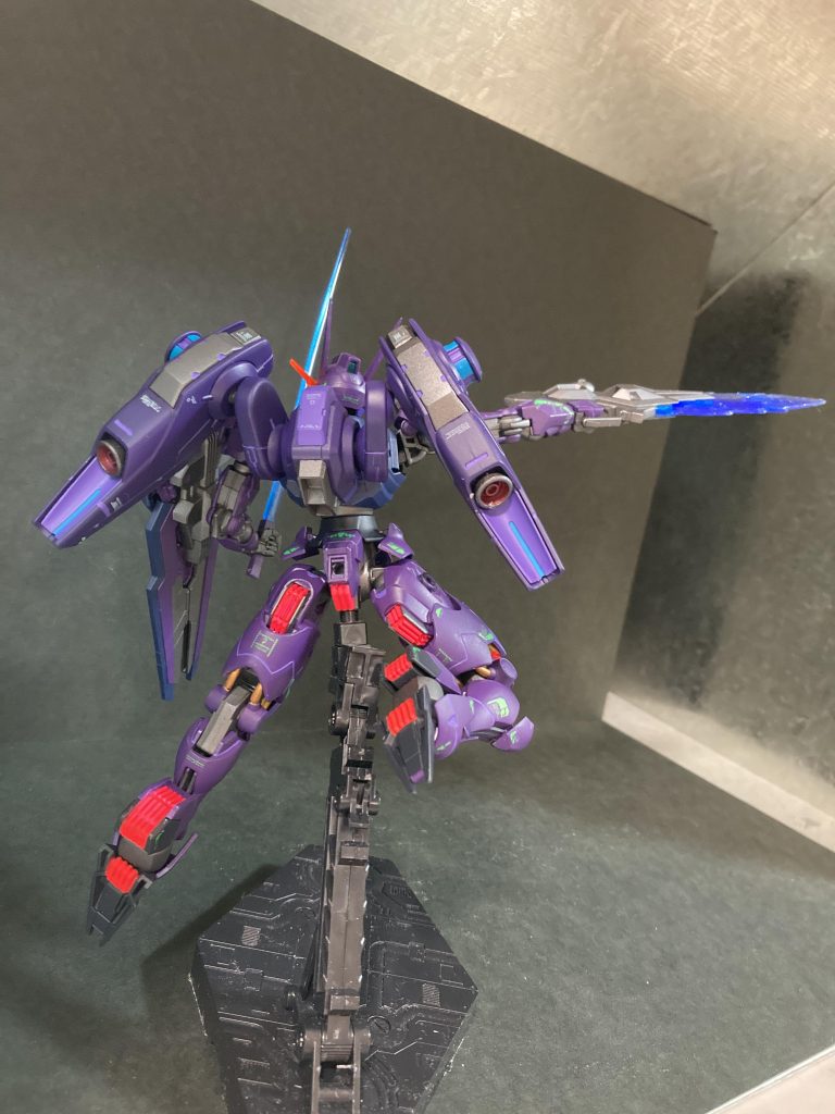 フライトユニットのデカールはハイキューパーツのコーションデカール、パステルブルーです。