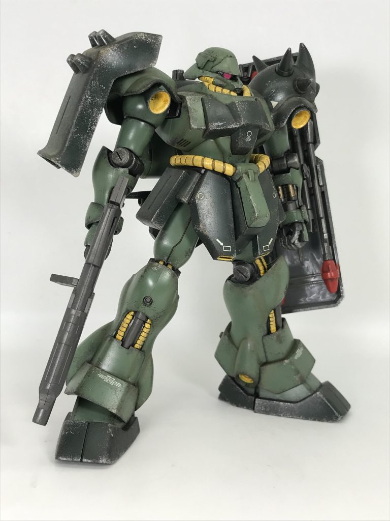 黄色部分はイエローで塗り直した記憶たしか結構古いキットなので…完全無塗装だとイエロー部分の色分けが甘かったような気がしますそして…