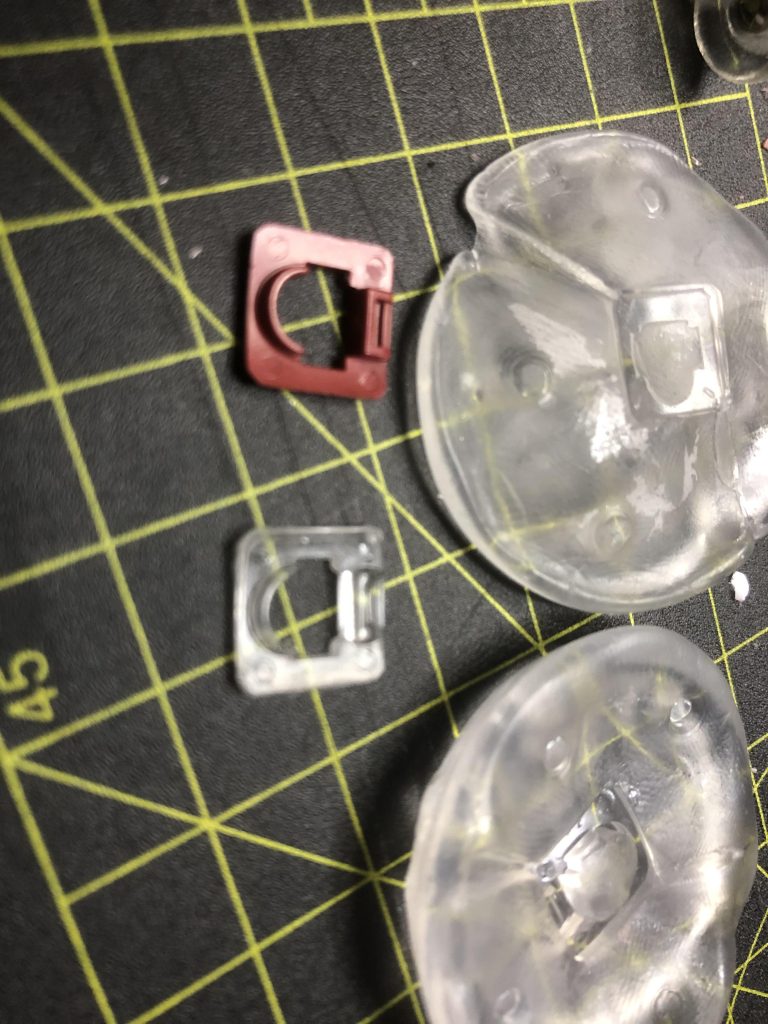 パーツをよく失くすのでこの方法でコピーしてます。ありがダイソー。