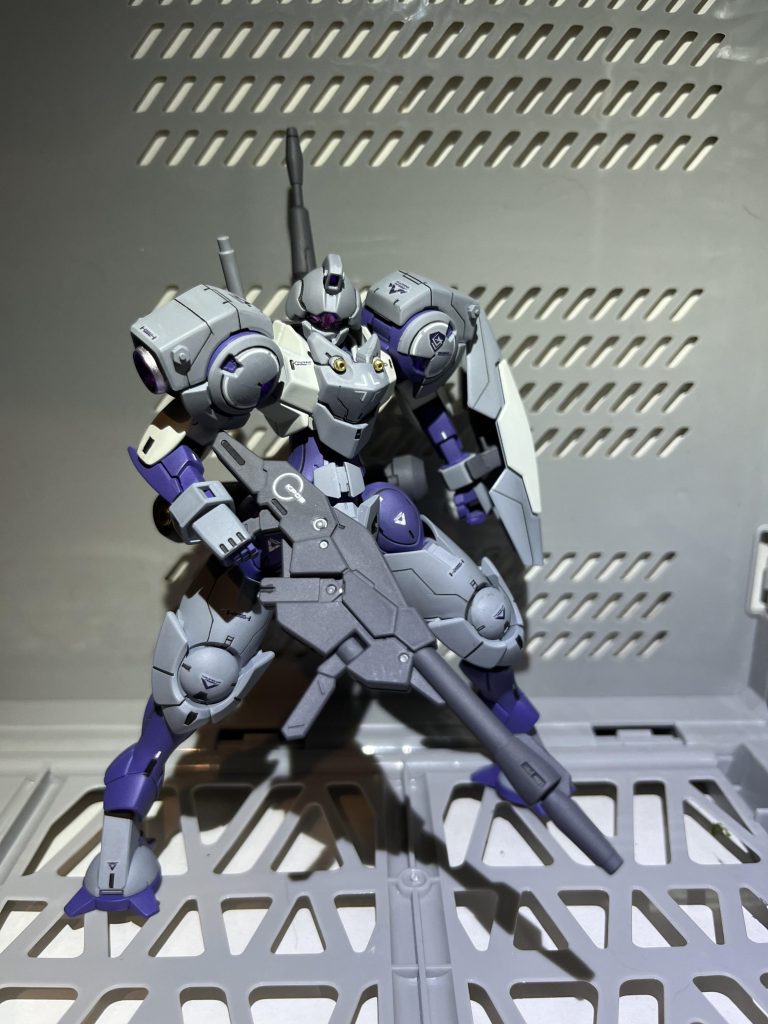 今回のハインドリーシュトルムは、仮組みした時からこのカラーリングがカッコいい✨と思いカラー変更はせずに、説明書の塗料一覧表を見ながら塗装しました!(*^▽^*)