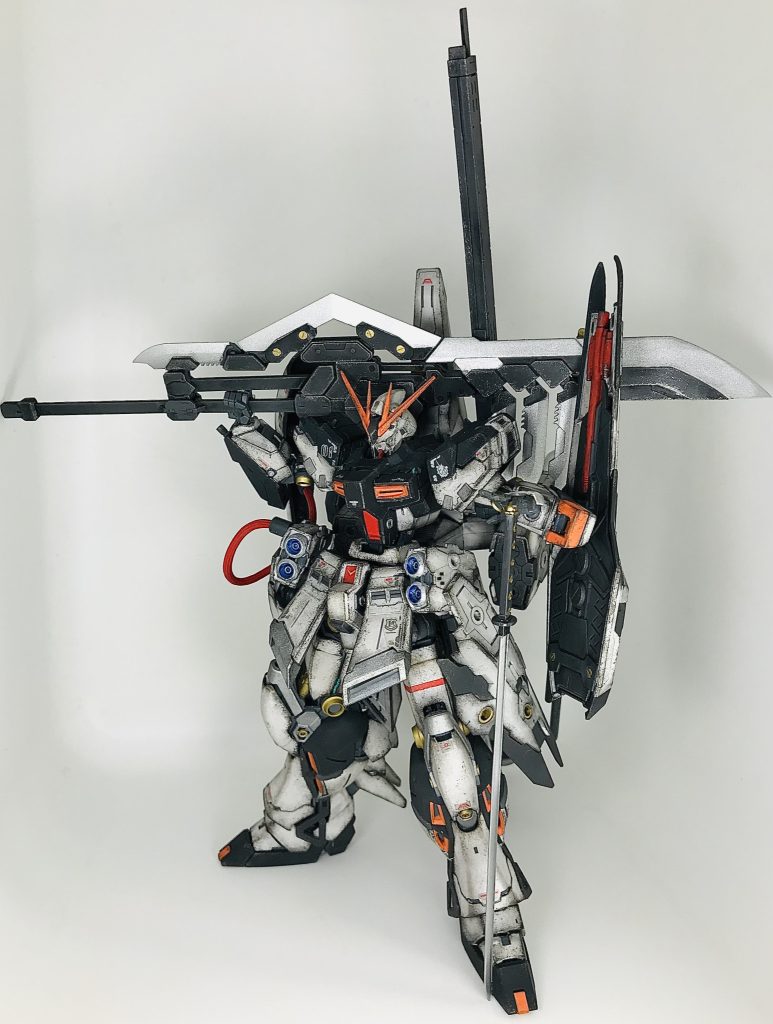 ここからはMS ハイパーνガンダムの解説私、Hi-νの背負いものがあまり好きではないので…私なりのカッコいいνガンダムにお手軽ミキシングしてみました😃塗装は黒のみミッドナイトブルーでエアブラシ塗装、他は成形色か筆塗りですちなみに私は調色はしません…理由は塗料が足りなくなったら同じ色が作れないから…😢多めに調色しろよ!って話ですが…塗料もお金かかるので無駄に調色したくないのです😨