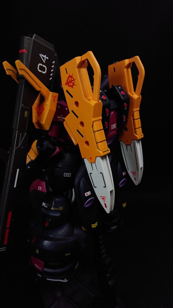 使用した塗料タミヤカラースプレー・ダークブルー・ブリリアントオレンジMr.カラースプレー・黒鉄色ガンダムカラースプレー・MSパープル・MSシャアレッド