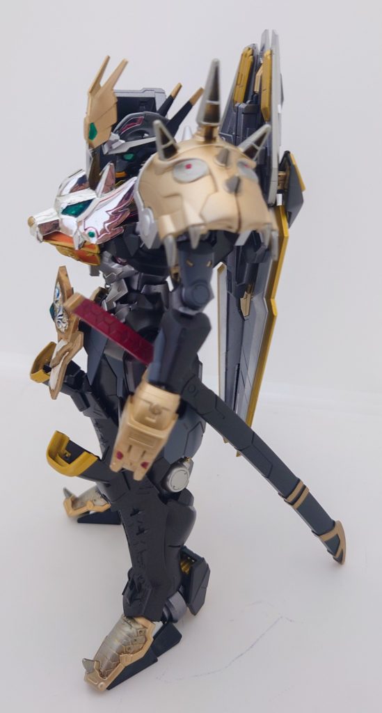 左側面。左肩にはSD三国伝の典韋アッシマーの兜飾りを使ってます。