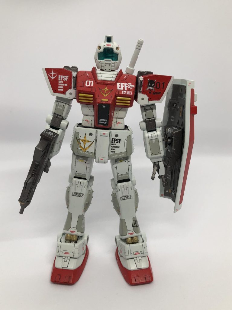 まずはいつもの様に真正面から。コクピットハッチ部にAREUSとHADES-Eのデカール、左肩にアグレッサー部隊のデカールを。ディテールを分かりやすくするための塗り分けを意識しました。今回は調色無しで、水性ホビーカラーのレッド、イエロー、グランプリホワイト、ガルグレー、焼き鉄で塗装。グランプリホワイトとガルグレーの相性の良さ。レッドは最初明度が高過ぎて浮くかな?と思ったのですが結果的にはレッドライダーというイメージにピッタリになりましたね。次回は調色にも挑戦したいです。皆さん調色する際にどれくらいの量を作成しているんですかね?教えて頂けますと幸いです。