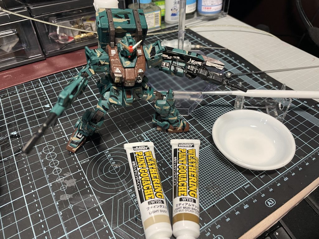 迷彩塗装後ここから水性ウェザリングペイントでドロドロに仕上げてく