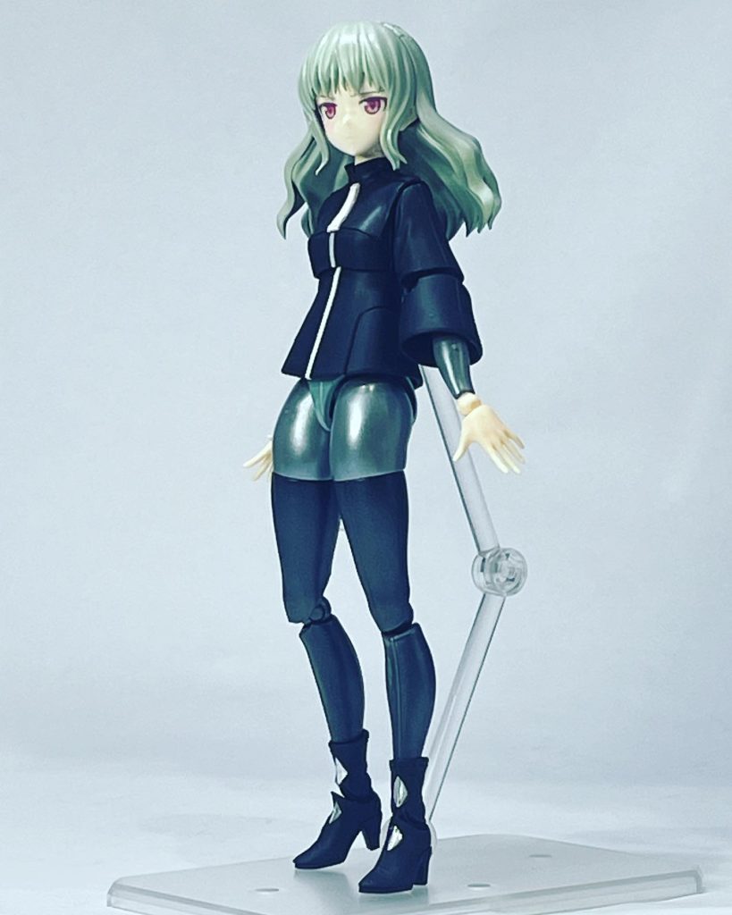 フィギュアライズスタンダードのミオリネ・レンブランのキットをもとに30MSキットのパーツを一部流用、カレン・オルテンシア調に全塗装しました。