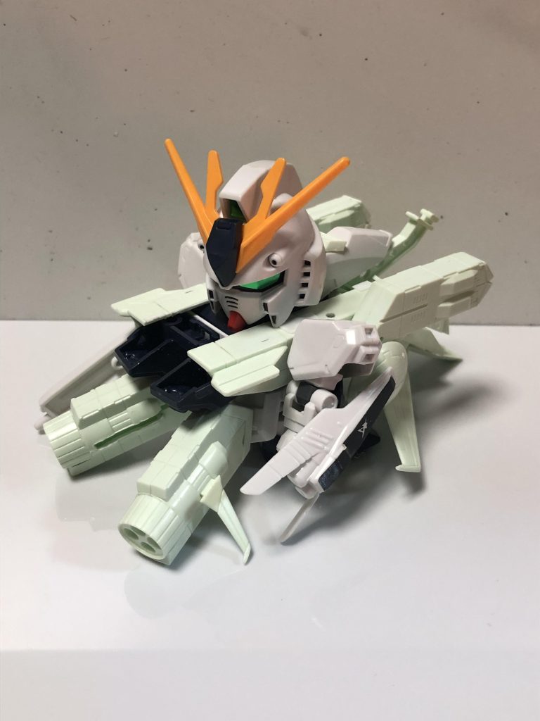 製作中SDνガンダムHWSと旧キットホワイトベースを使って組み上げました。Gコマンダーってホワイトベースに似てる部分結構あるなと思っていたので作ってみました☆