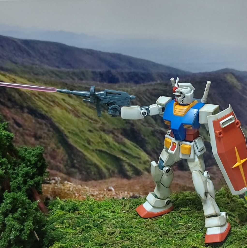 ジオラマ作ったところ撮り忘れてたので割愛m(*_ _)m勢いであっという間に作り上げたので木粘土敷いて岩作ってリューターで穴開けてぶっ刺して盾ぶった斬って溶けたように重ね塗りして針金使って宙に浮かせてあとはGジェネゼロのムービー参考に作りましたとさ😊