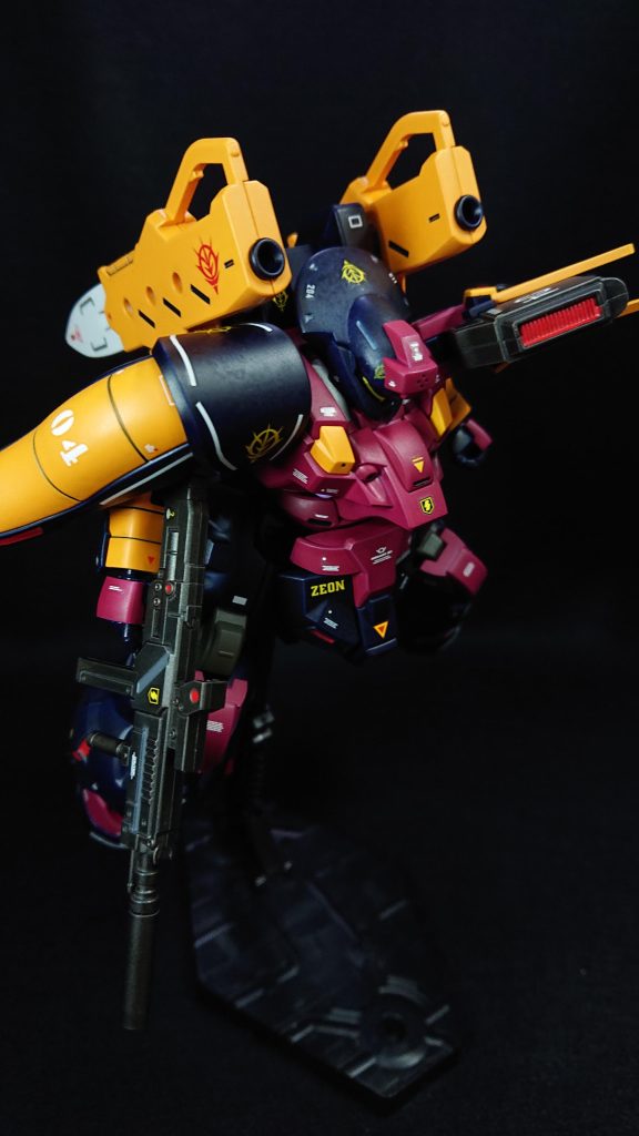 部分塗装にタミヤのエナメル塗料・クロームシルバー・フラットブラック・フラットレッド・ダークグレイセンサー部分にはMr.メタリックカラーGX・メタルイエロー・メタルイエローグリーン