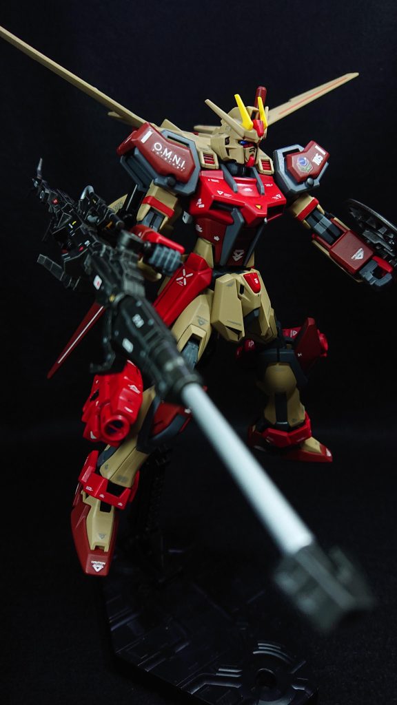 部分塗装にタミヤのエナメル塗料・クロームシルバー・ゴールドリーフ・フラットブラック・フラットレッドセンサー部分にはMr.メタリックカラーGX・メタルブルー