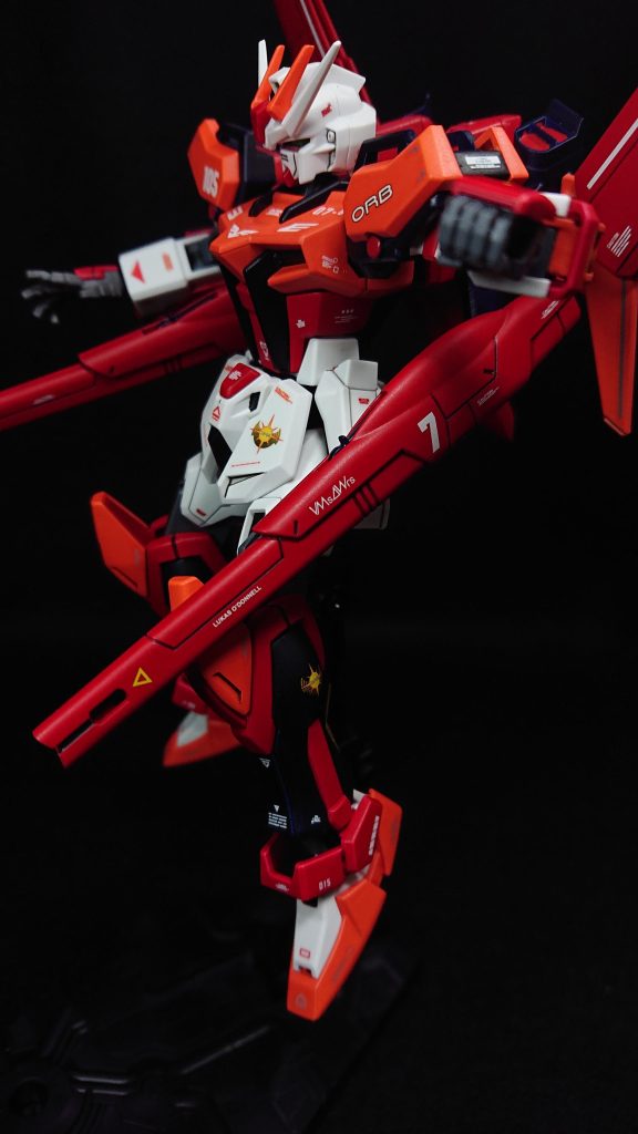 部分塗装にタミヤのエナメル塗料・フラットブラック・フラットレッドセンサー部分にはMr.メタリックカラーGX・メタルイエローグリーン