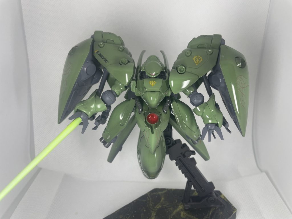 大型ビームサーベルはホワイトの上に蛍光イエローで。