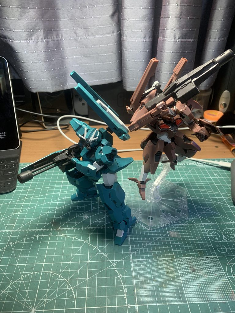 背中は任せた！的なやつ。