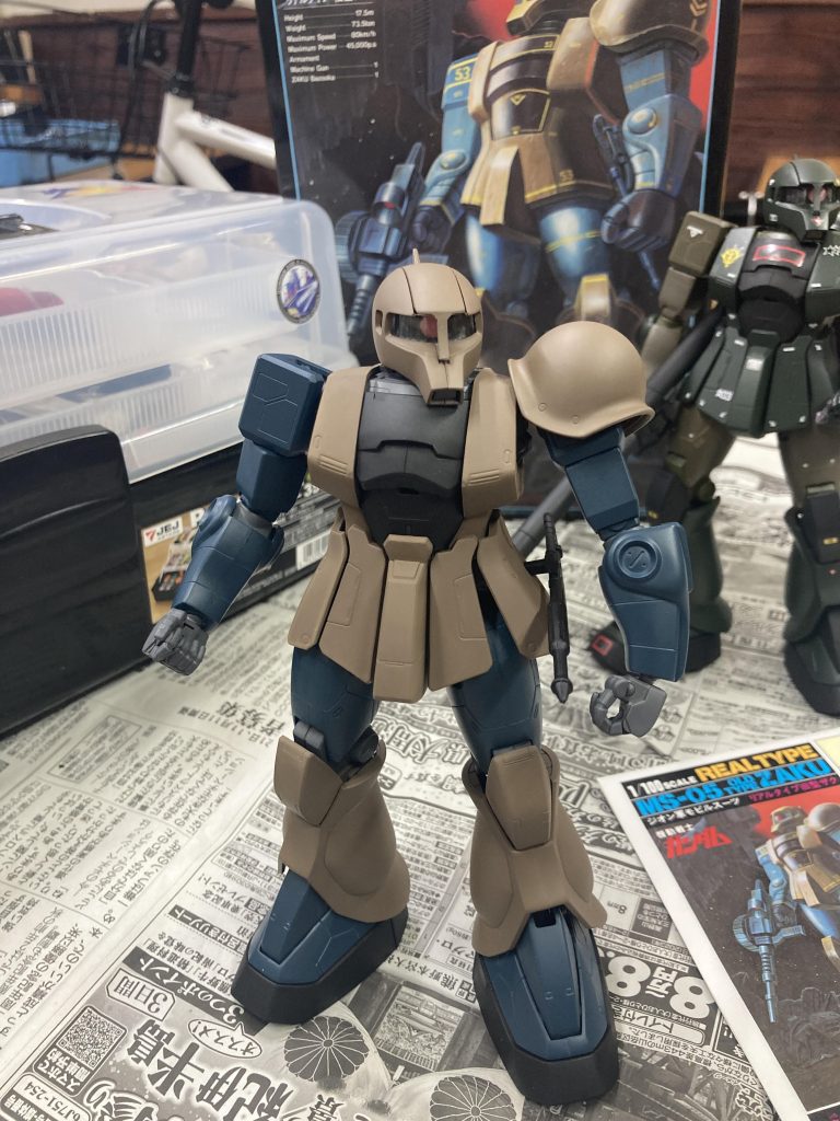 使用した缶スプレータミヤAS-8(ネービーブルー)、TS-90(茶色)、TS-6(マットブラック)