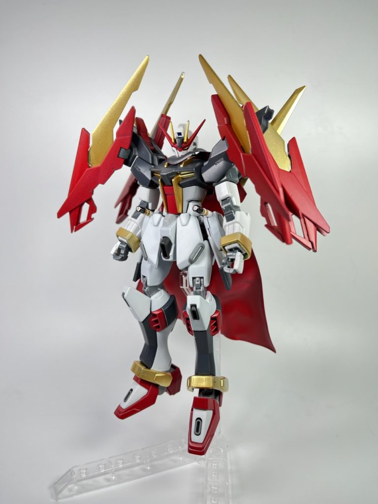 赤、白、グレー、金の配色にてまとめました。マントは自作で初めて作りました。