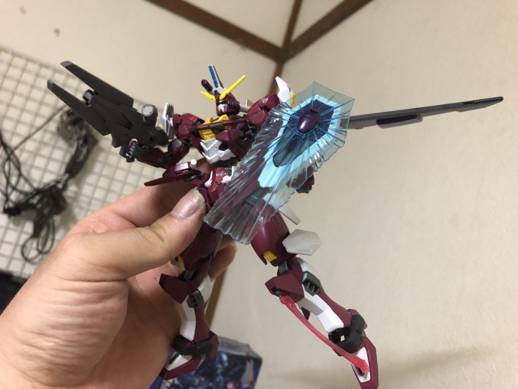 本体はシャアレッド。ファトゥム-01はラベンダー